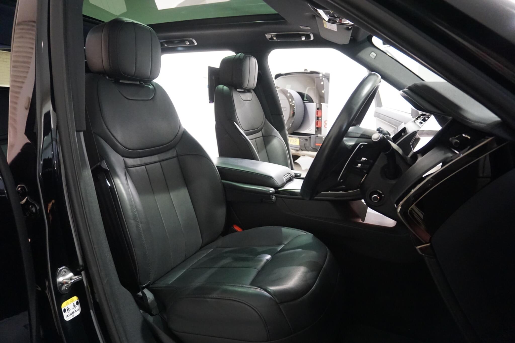 Land Rover Range Rover Sport 3.0 D300 MHEV Dynamic SE SUV 5dr Diesel Auto 4WD Euro 6 (s/s) (300 ps)